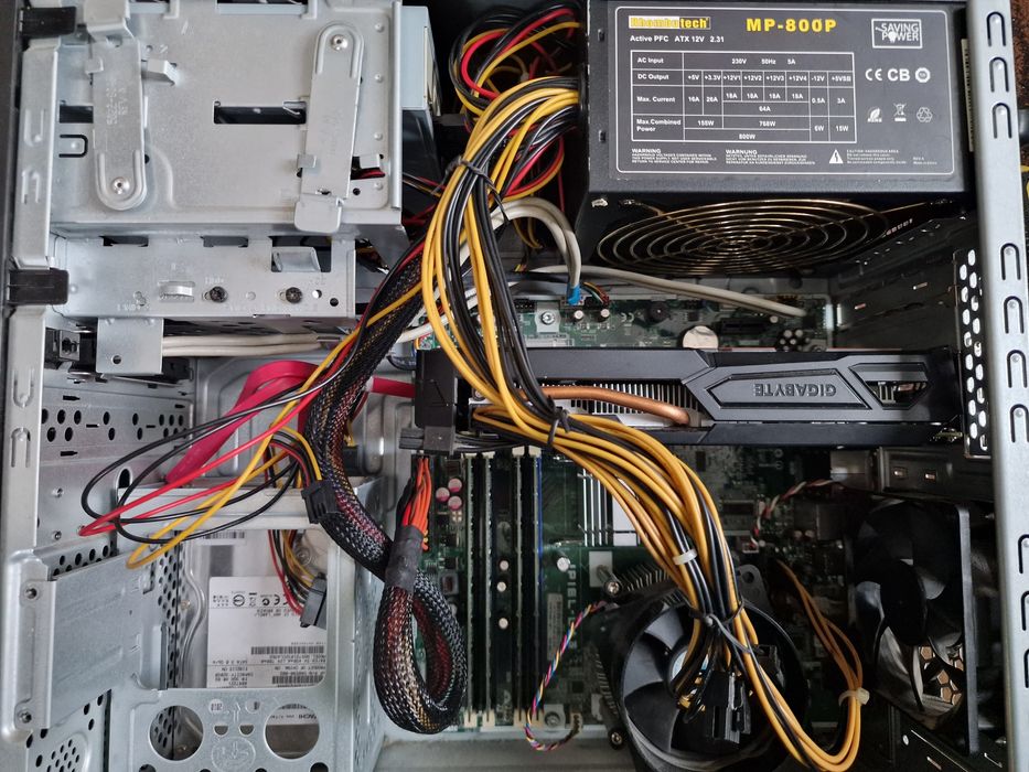 Продавам НР настолен компютър