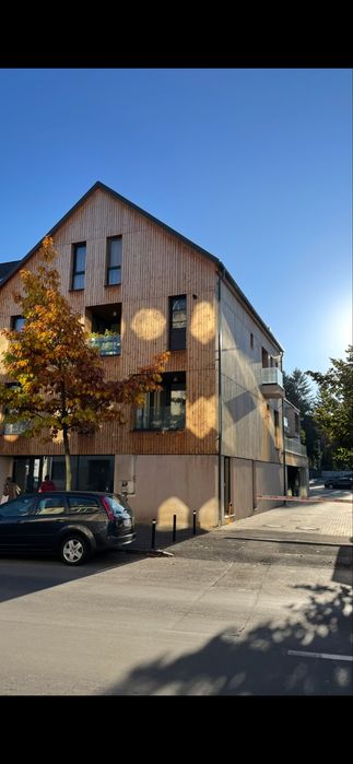 Apartament 3 camere, Centru, str Avram Iancu, parcare in curte privata + boxa