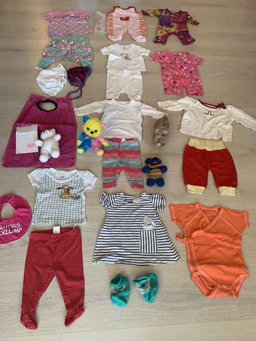 Vand lot haine bebe(1-2 luni) superbe.