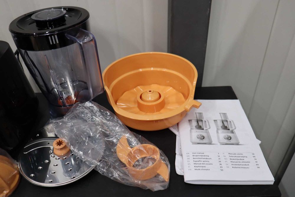 Компактен кухненски робот Philips 850 W, 31 функции, купа 2,1 L