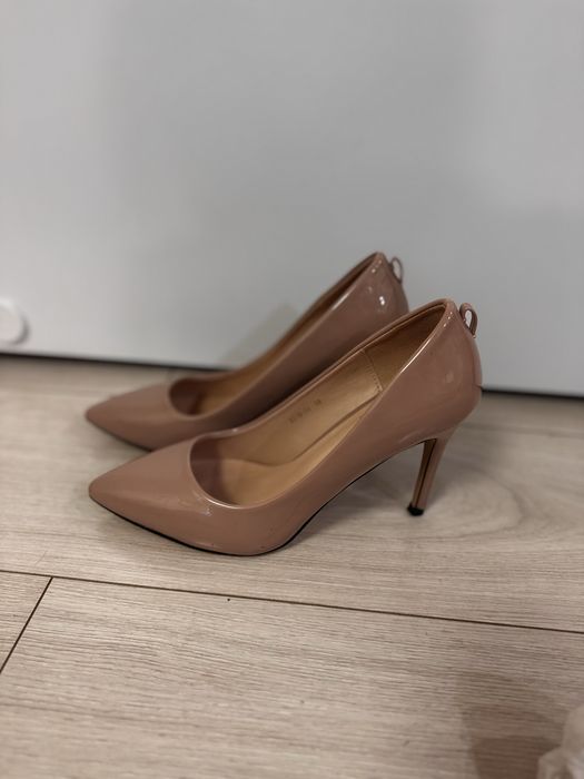 Туфли на каблуке молочные