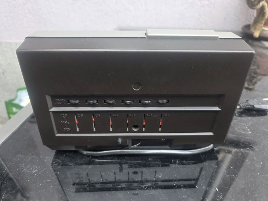 Vand radio cu ceas Grunfig