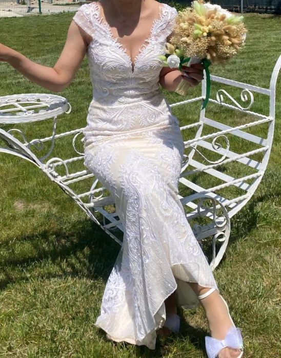 Vând rochie de mireasa purtata o singura data făcută pe comanda la cas