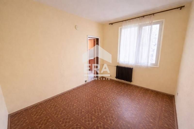 Тристаен панелен апартамент за продажба, с източно изложение, в кв. Мл