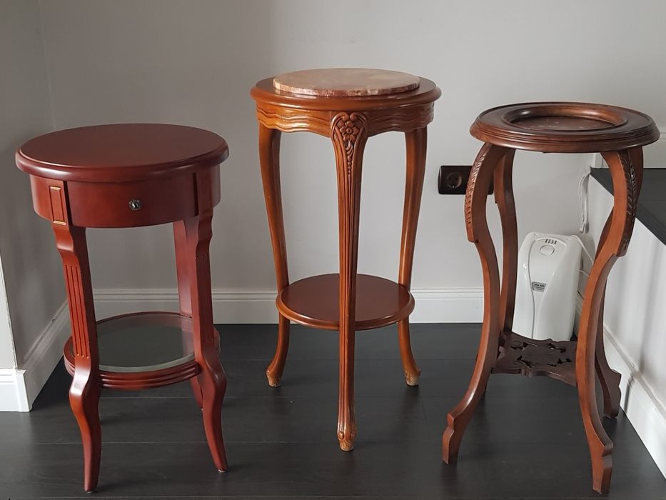 Piedestal vechi din lemn masiv cu blat din marmură