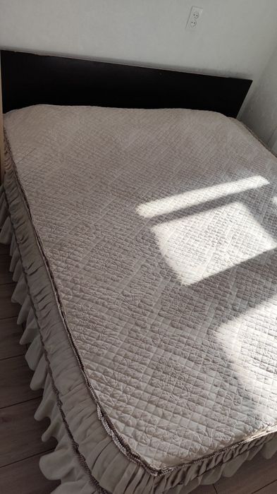 Продаю кровать с матрасом