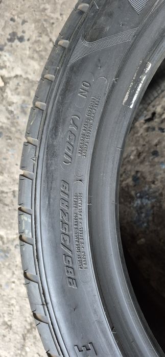 2 anvelope vara Goodyear 285/35/19.Pretul este pe bucata.
