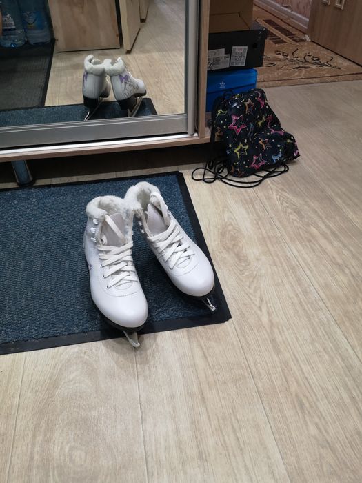 Коньки фигурные для девочки