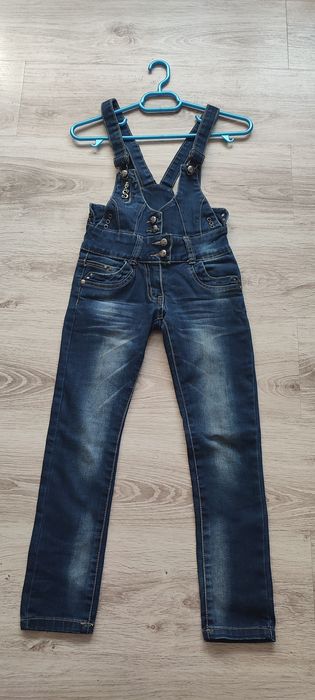 Salopetă pentru fetițe de 8 ani!