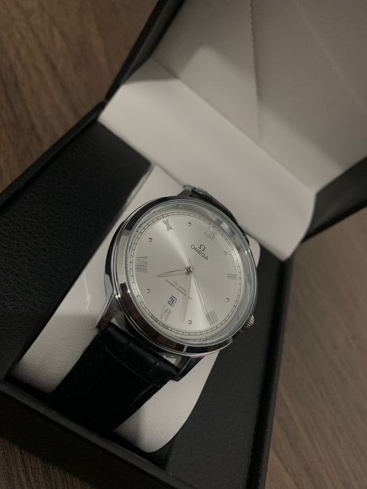 Yangi Mujskoy soat ajoyib sovg’a Omega brend