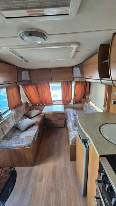 Rulota de inchiriat Swift Charisma 550 | 5 locuri | Off-Camping | 300 RON / zi