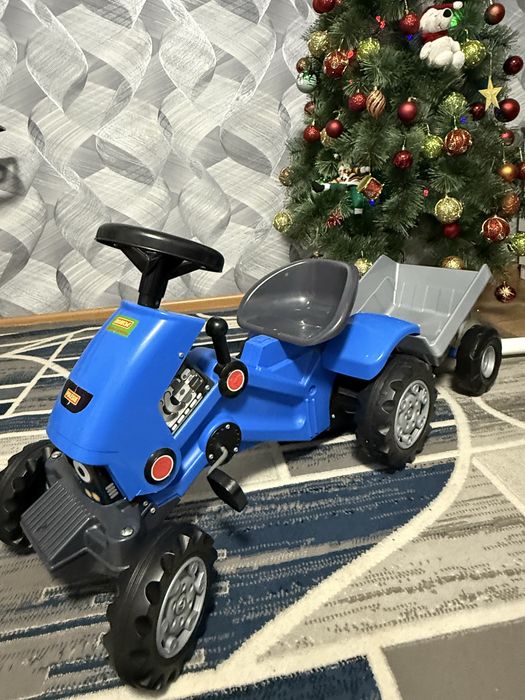Продам синий трактор детский