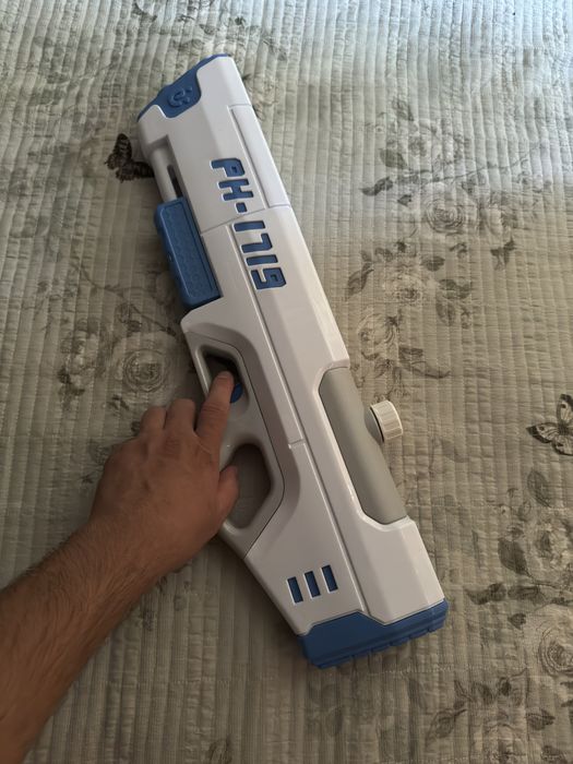 Прадаётся Водяной пистолет автомат игрушка