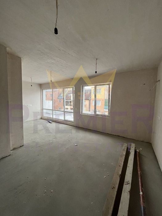 Продава се Четиристаен апартамент в Варна, ХЕИ - 131 кв.м за 1451 €/кв.м - Снимка #1