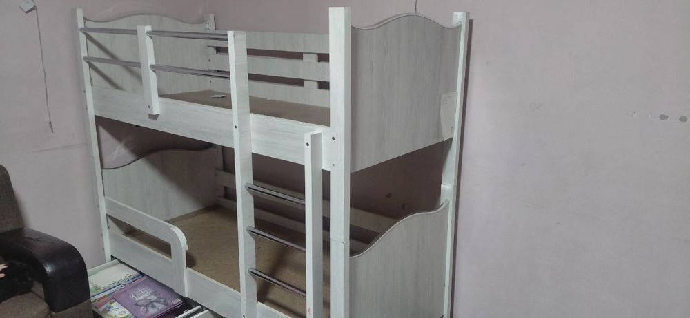 Кровать детская двухъярусная