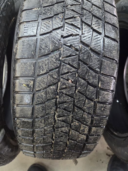 Продам резину 215/55/17