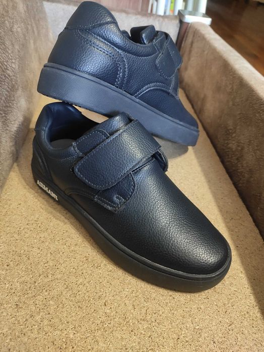 Продам полуботинки на мальчика