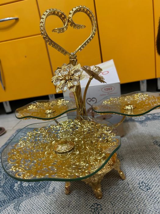 Менажница . . . .