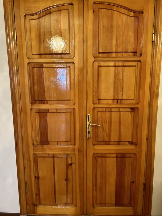 Чистые деревянные двери