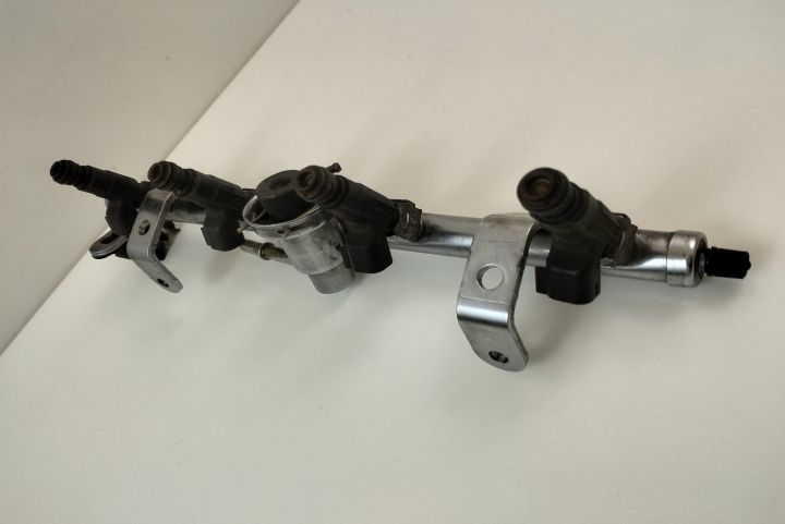 Rampa cu Injectoare Piesă originală cu garanție și factură. Coma