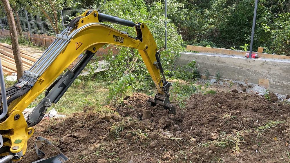 Miniexcavator de închiriat, diverse lucrari