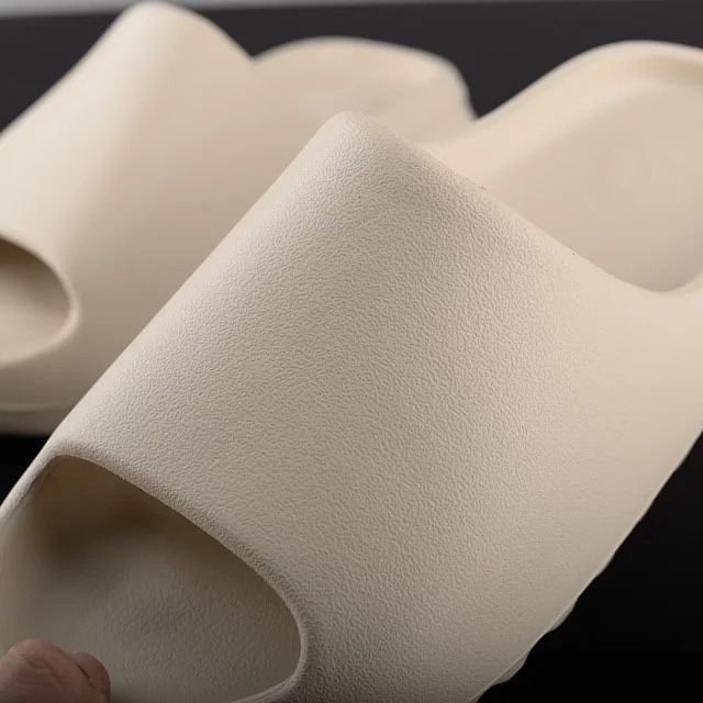 Yeezy Slide Bone