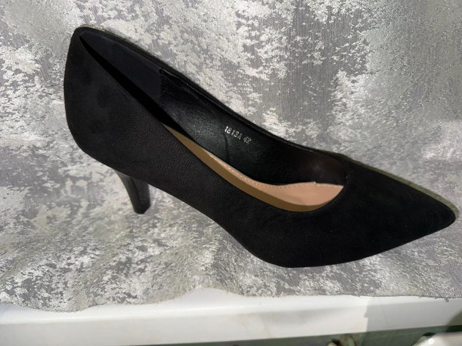 Продам туфли замшевые новые.