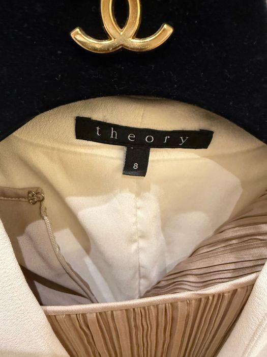 Пиджак бренда Theory