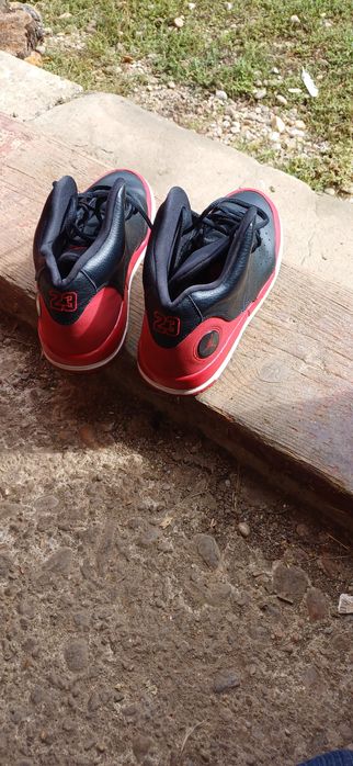 Adidași Jordan, far Mercedez Benz si capace  R15 Wolksvagen