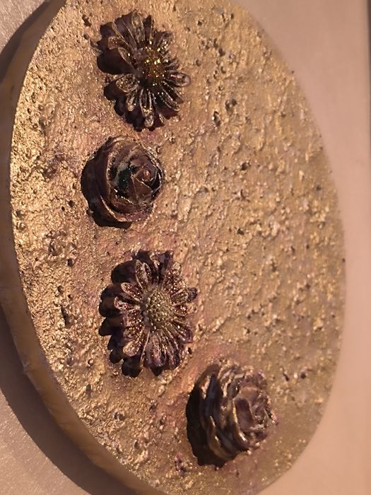 Tablou handmade cu flori ceramice si finsaj bronz