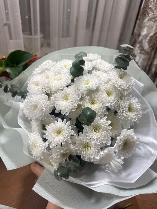Букет белых хризантем