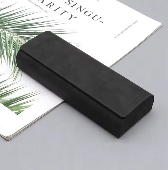 Елегантен твърд калъф за очила – стилен и защитен