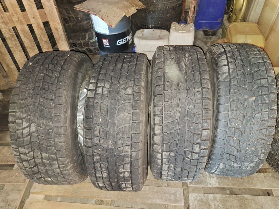 Продам шины с дисками,  можно без дисков.