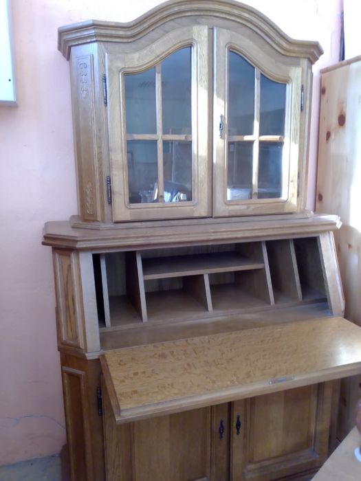 Шкаф секретар с витрина