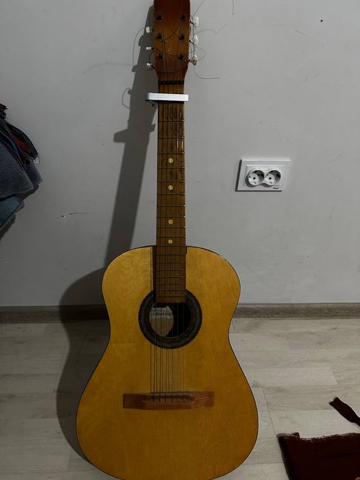 Гитара акустическая