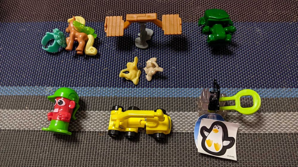 Продавам/ Разменям играчки от яица Kinder Surprise