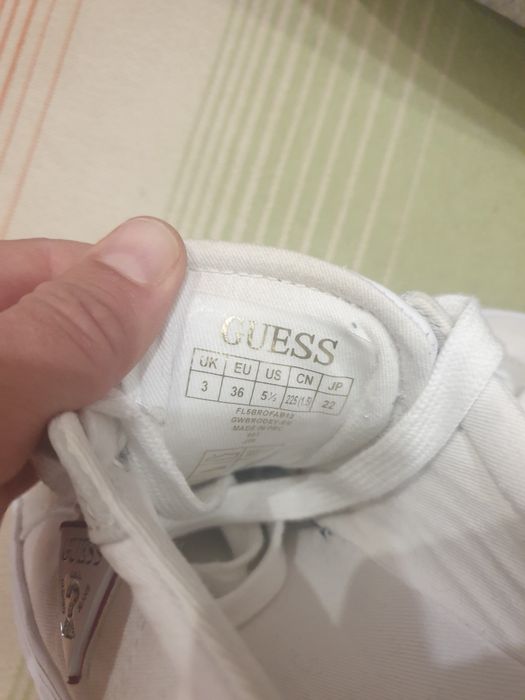 Дамски кецове Guess N 36///