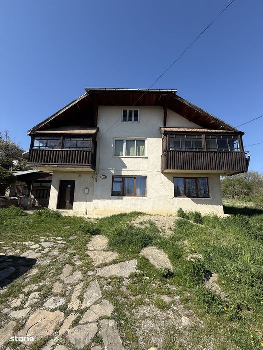 Vanzare vila + teren 1584 MP Targu Neamt central