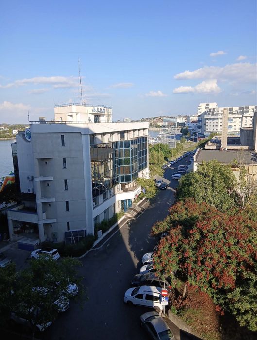 Inchiriez apartament cu 2 camere, decomandat