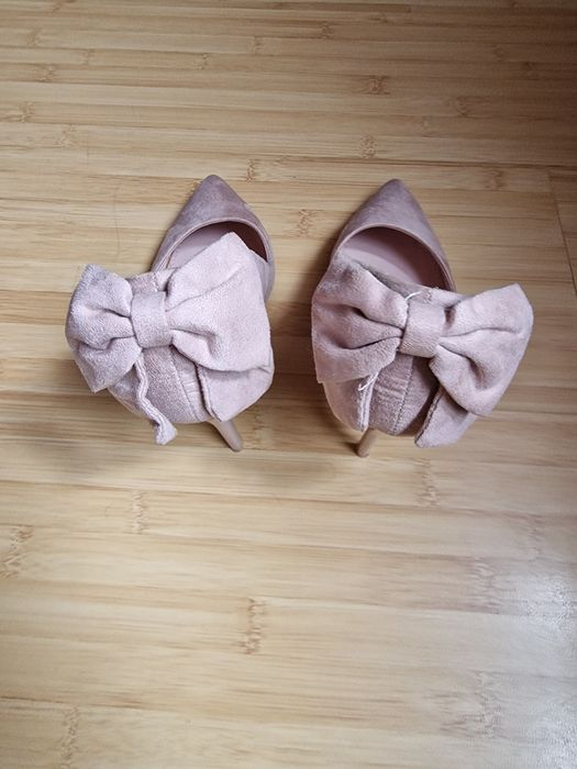 Pantofi stiletto cu fundite