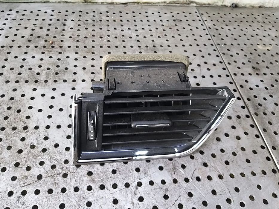 Grila ventilatie bord stanga skoda octavia 3 5e0819701