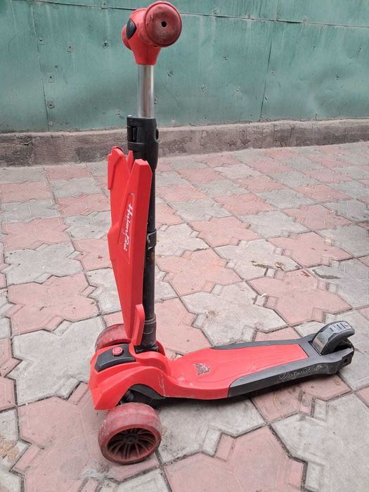 Детский велосипед и самокат