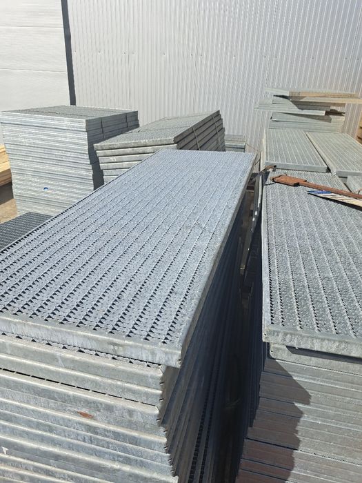 Trepte și grătare metalice zincate la dimensiunea dorita de client ofe