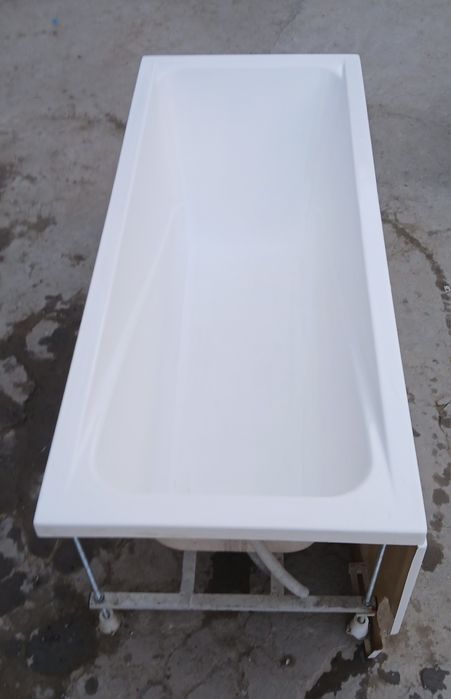 Акриловой ванна. Размер 170х70 см.