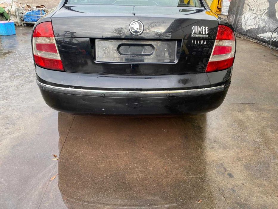 dezmembrez Skoda Superb 1 , 2.5 V6 cod motor BDG/grila capota superb 1