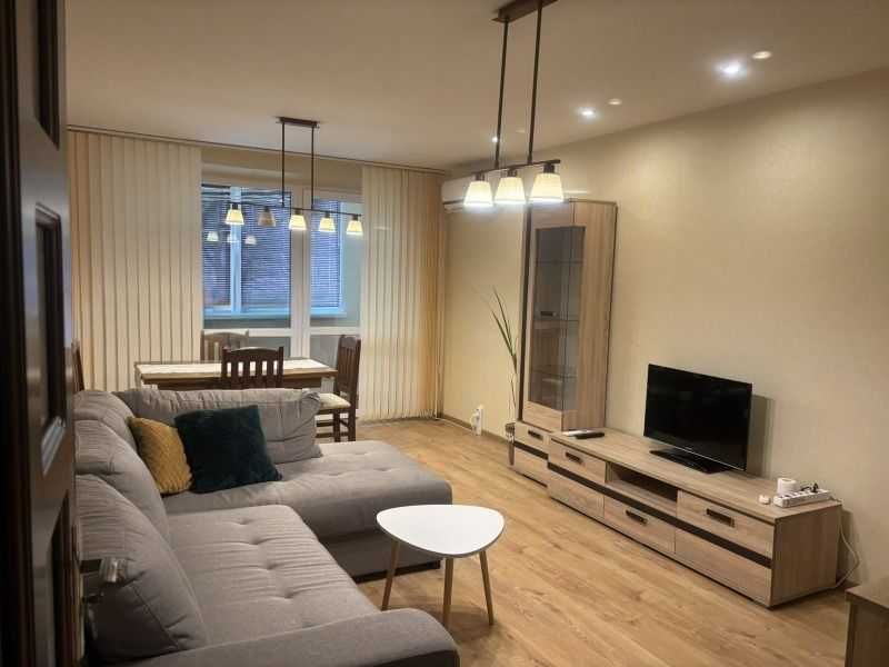 Дава се под наем Двустаен апартамент в София, Младост 2 - 90 кв.м за 847.62 € - Снимка #1