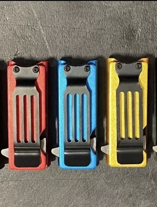 Калъф за запалка, джобно ножче, щипка за пари и щипка за закачване,