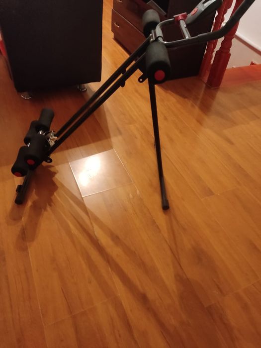 Тренажёр для пресса и ягодиц.