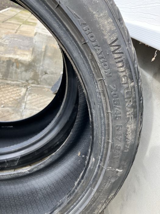 2 броя зимни гуми Kumho 205 45 17 с борд