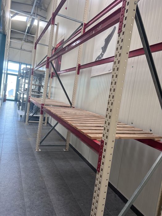 Стелажи за склад / палета 2000 кг на ред